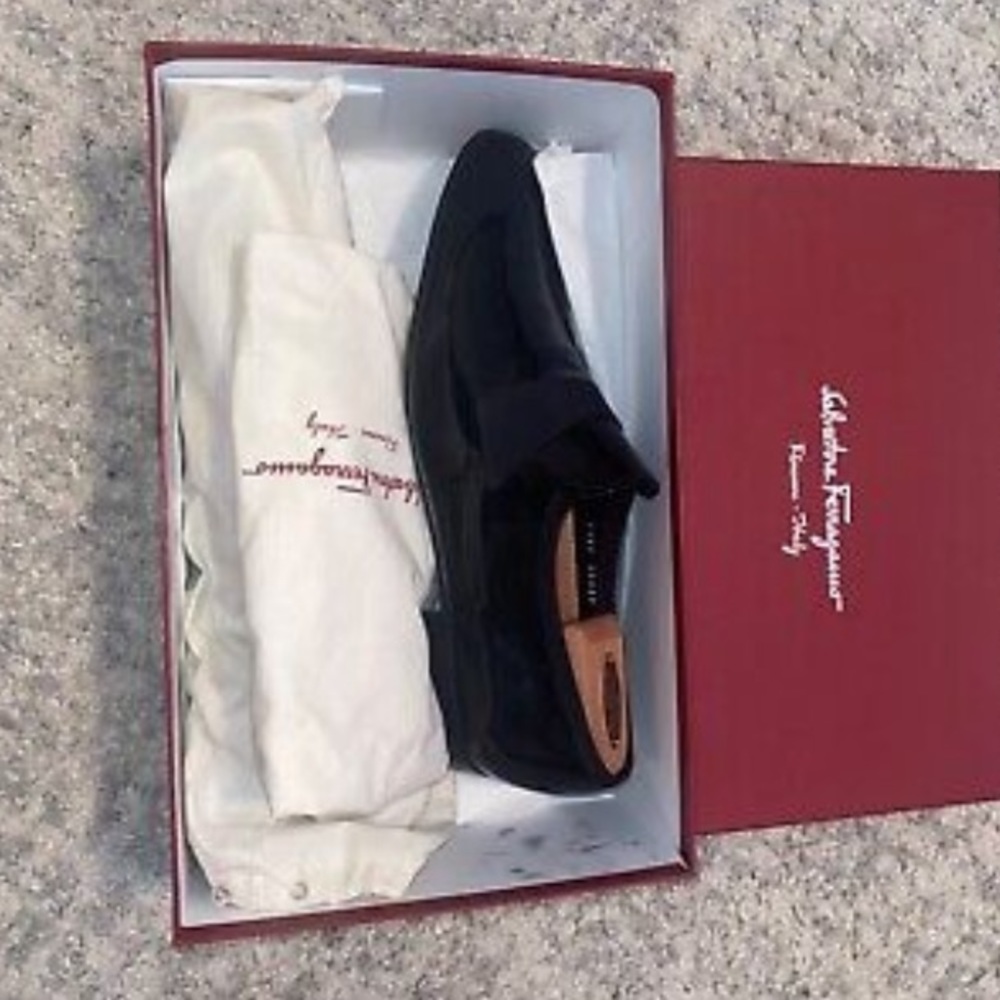 Salvador Ferragamo Mens Black Leather Italian Made Slip on Dress Shoes.